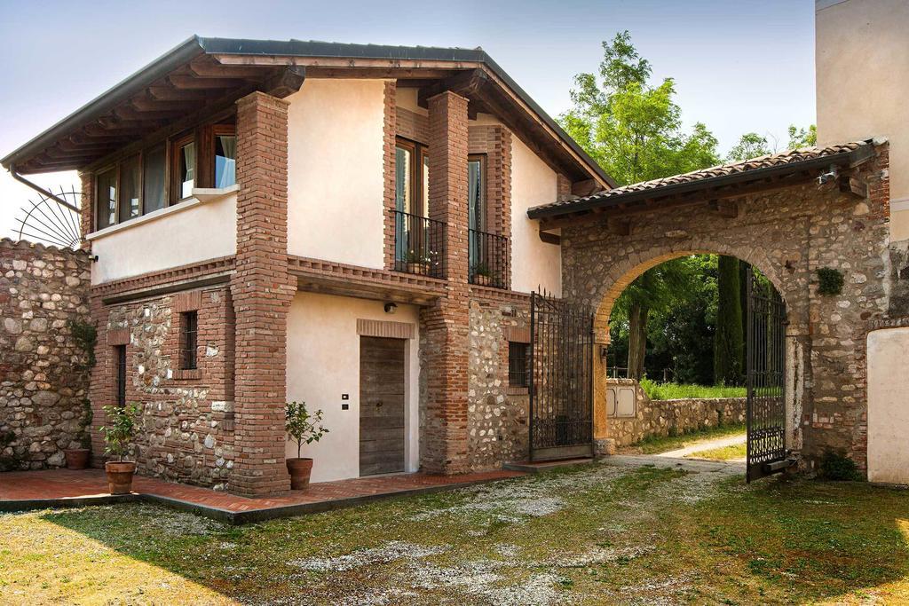 Bed and Breakfast Antico Cascinale Lombardo Lonato Pokoj fotografie